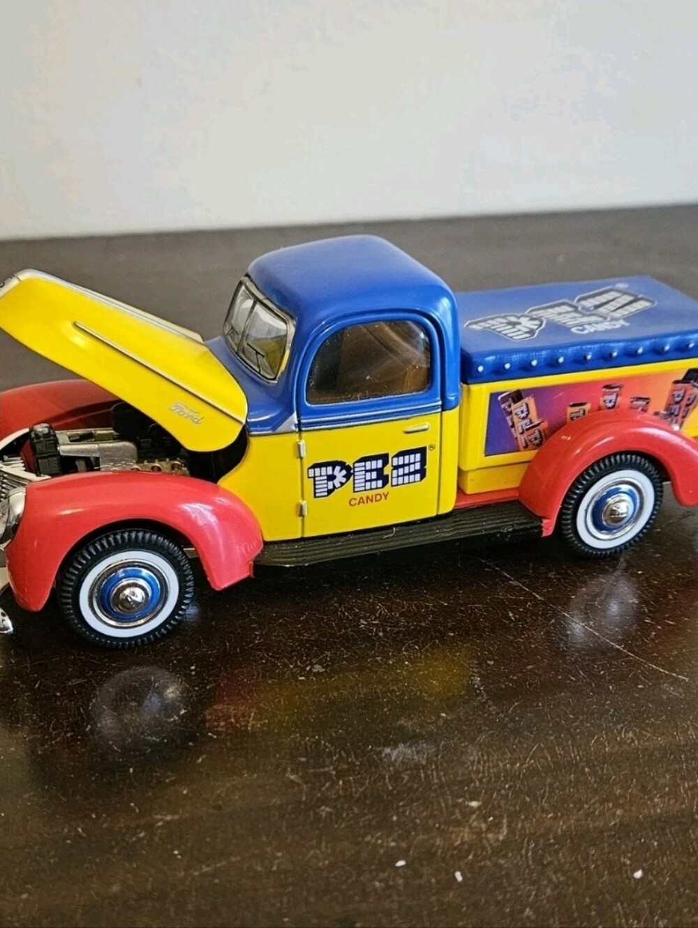 Vtg Pez Candy Golden Wheel Die-Cast 1940 Ford Pickup Truck 1/24 Scale. 2000